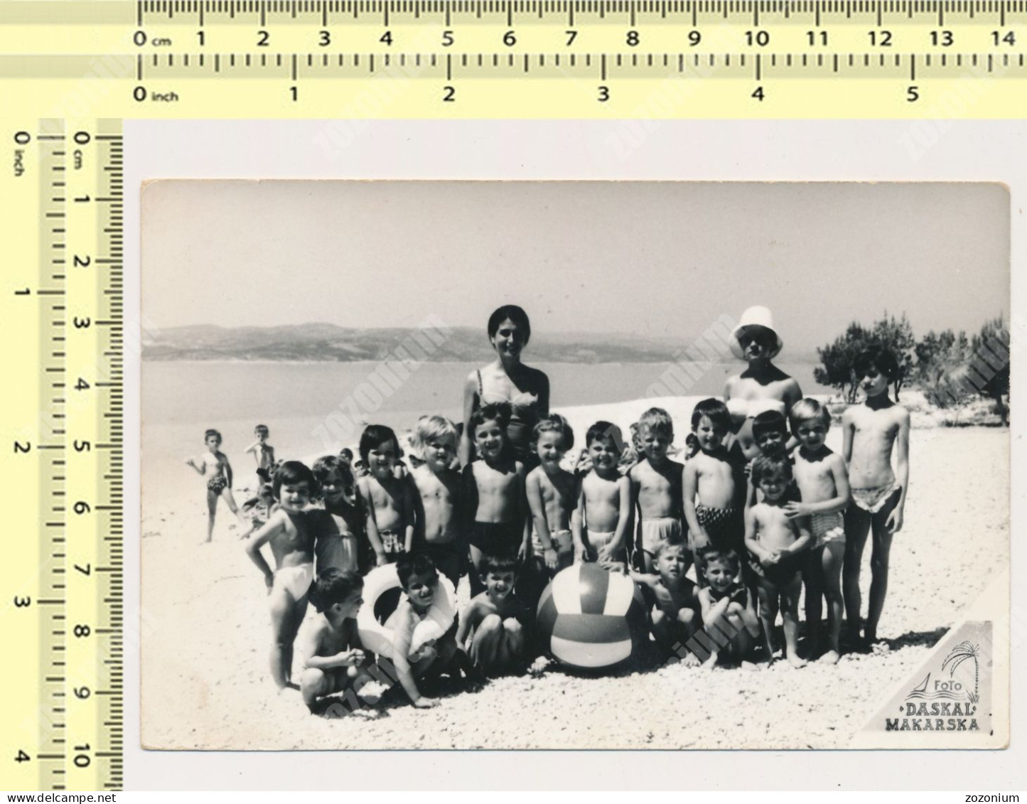 REAL PHOTO Group Kids Boys Girls With Teachers On Beach Enfants Sur Plage Garcons Fillettes SNAPSHOT - Anonymous Persons