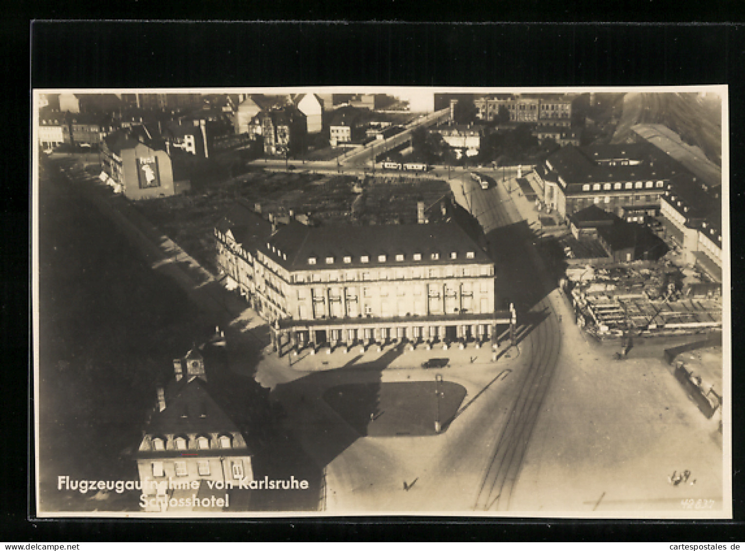 AK Karlsruhe I. B., Blick Auf Das Schlosshotel Vom Flugzeug Aus  - Karlsruhe