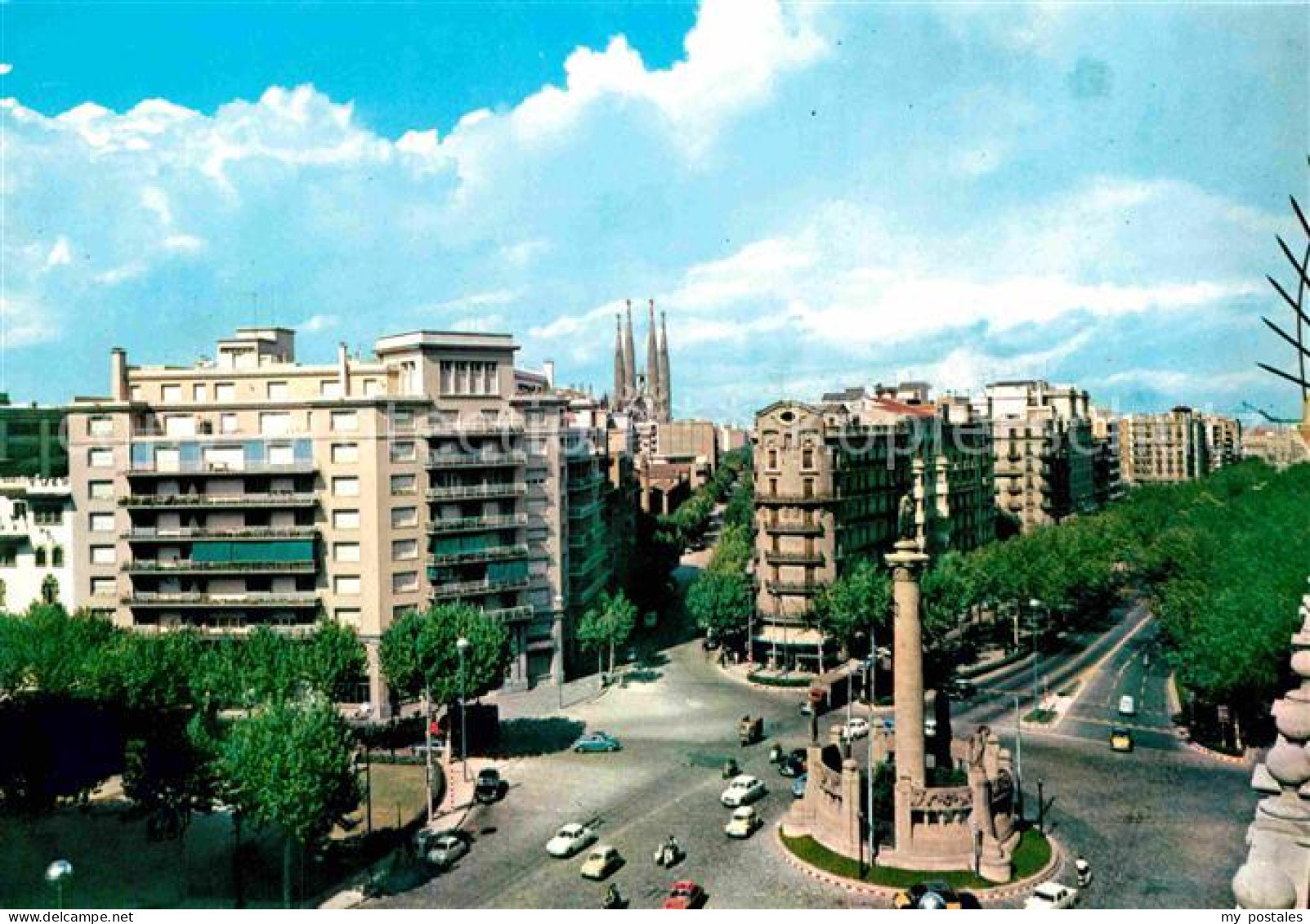 72793037 Barcelona Cataluna Avenida Del Generalisimo Y Sagrada Familia Al Fondo  - Sonstige & Ohne Zuordnung