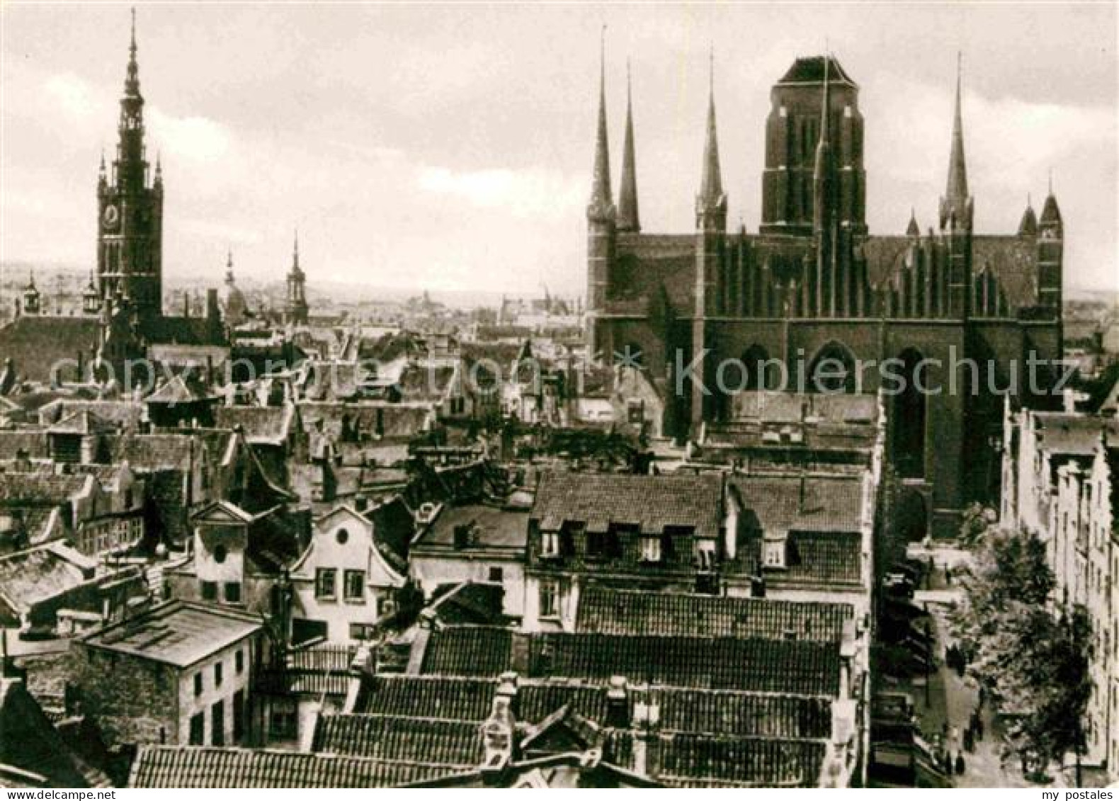 72792630 Danzig Westpreussen Blick Auf Rathaus Und Marienkirche Danzig - Poland