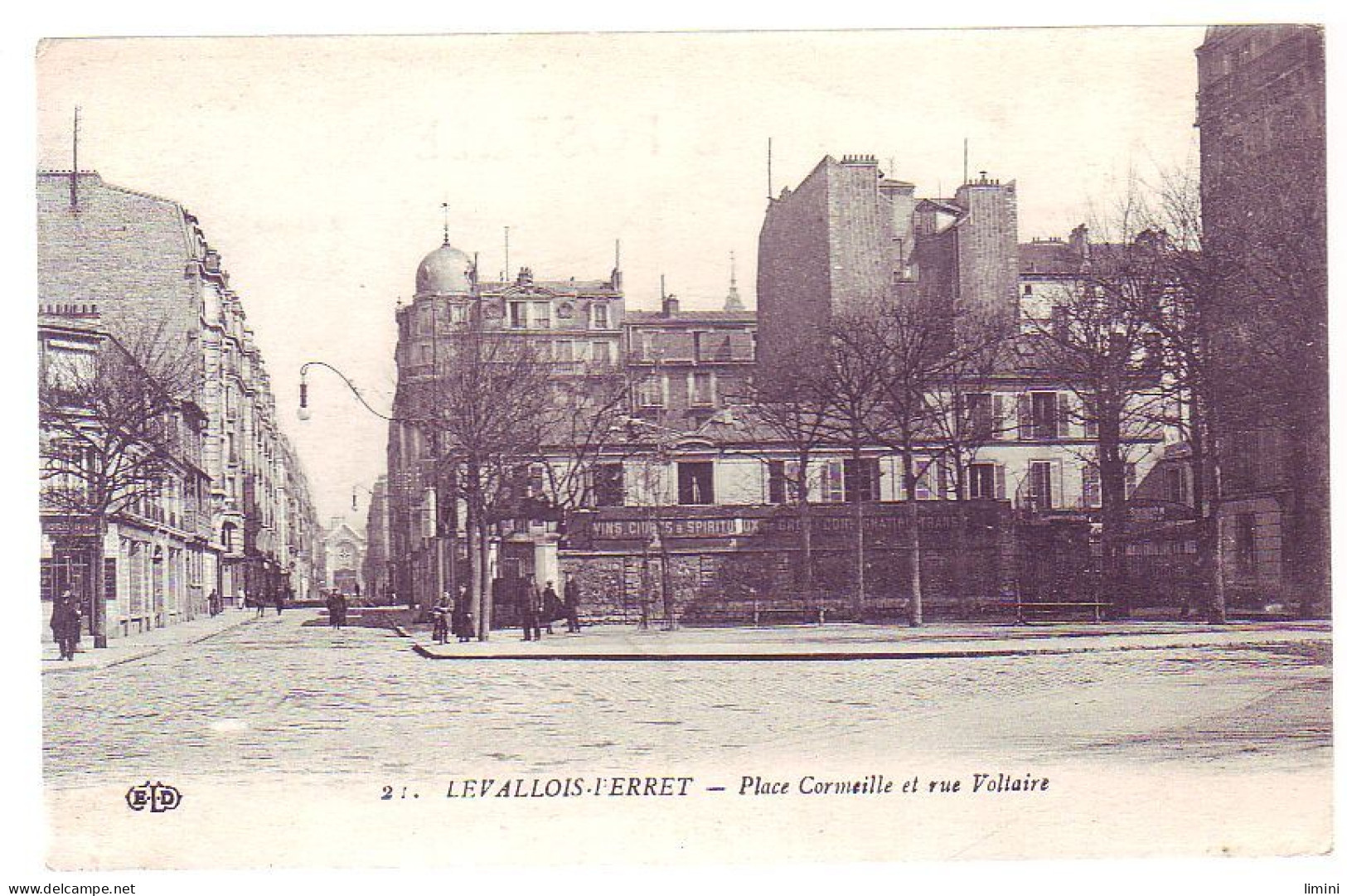 92 - LEVALLOIS - RUE VOLTAIRE Et PLACECORNEILLE - ANIMÉE - - Levallois Perret