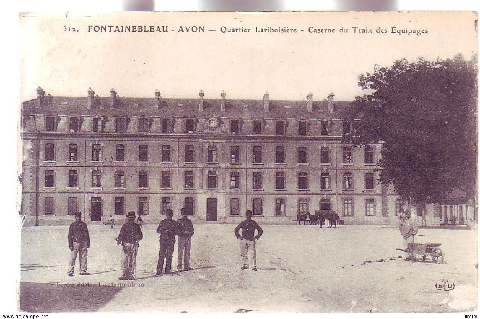 77 - FONTAINEBLEAU - CASERNE Du QUARTIER LARIBOISIÉRE - ANIMÉE - - Fontainebleau