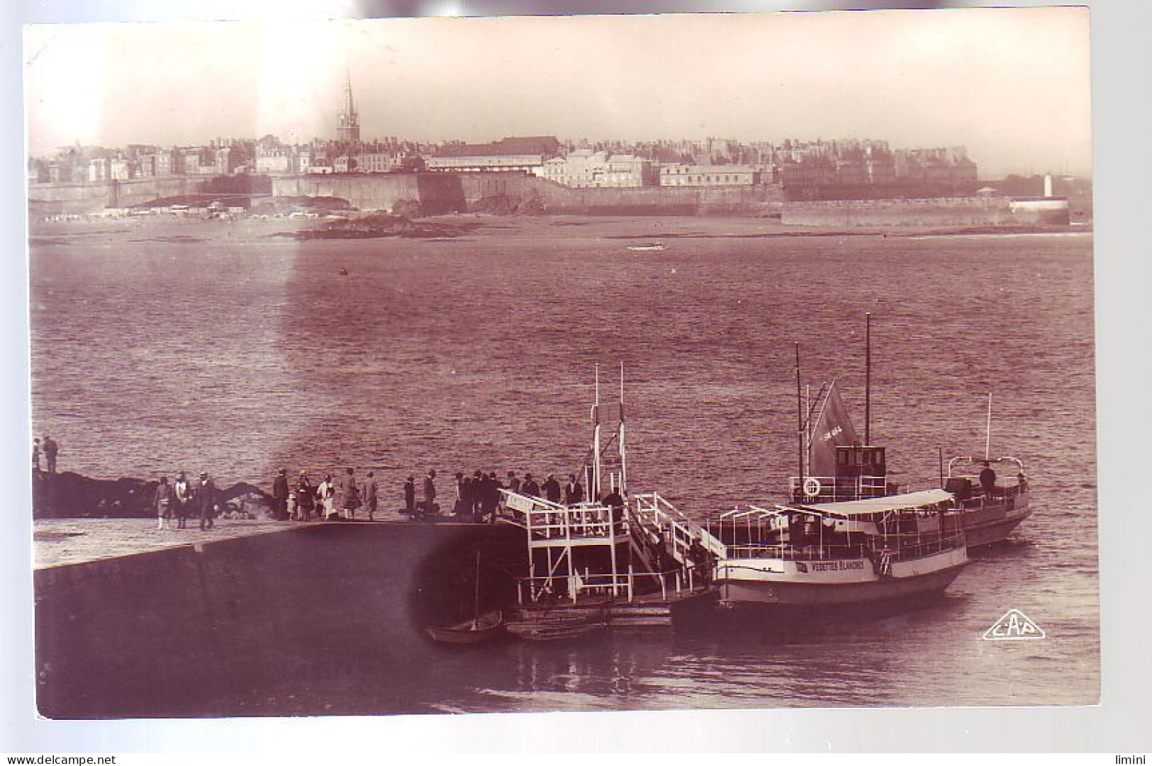 35 - DINARD - CALLE De SAINT-MALO - VEDETTES BLANCHES - CARTE PHÔTO - ANIMÉE - - Dinard