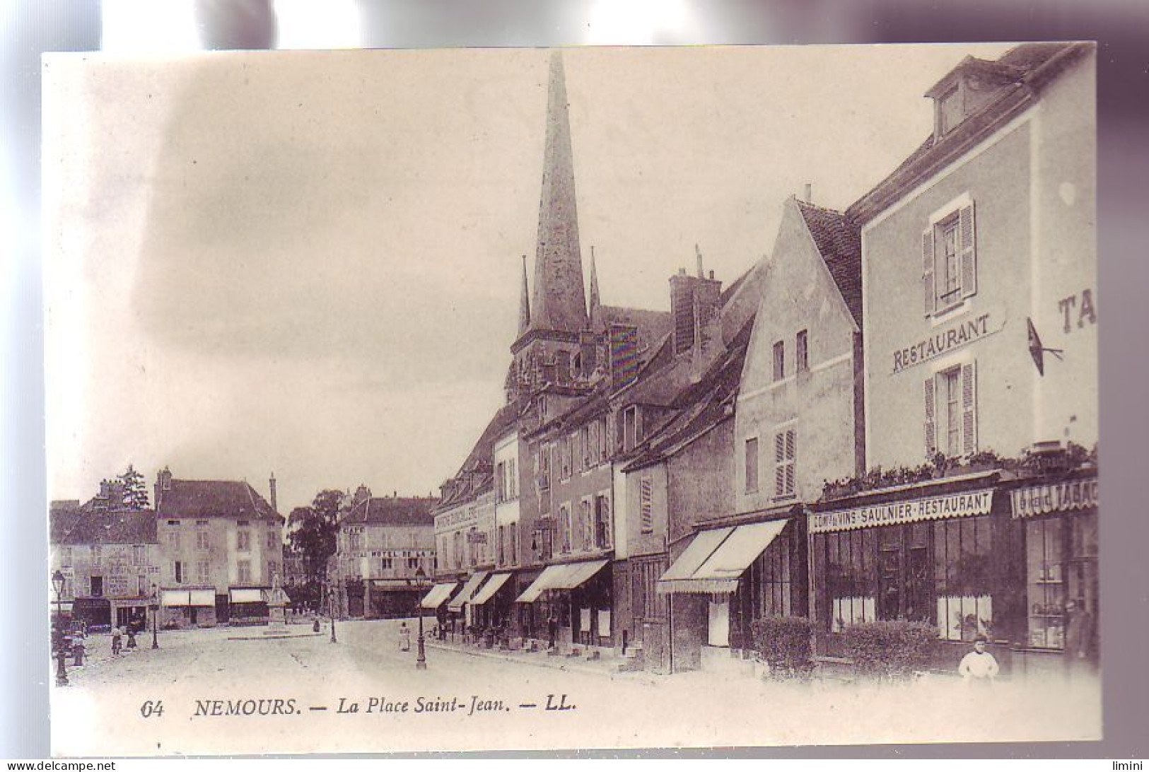 77 - NEMOURS - PLACE SAINT-JEAN - ANIMÉE - - Nemours