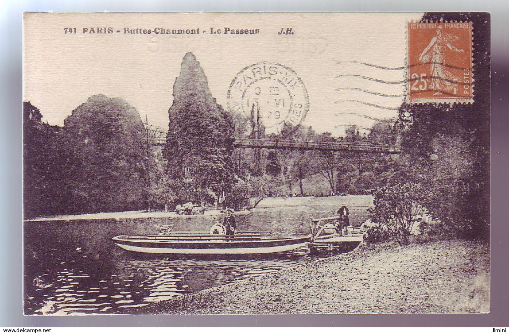 75 - PARIS - PASSEUR En BATEAU - BUTTES CHAUMONT - ANIMÉE - - Artigianato Di Parigi