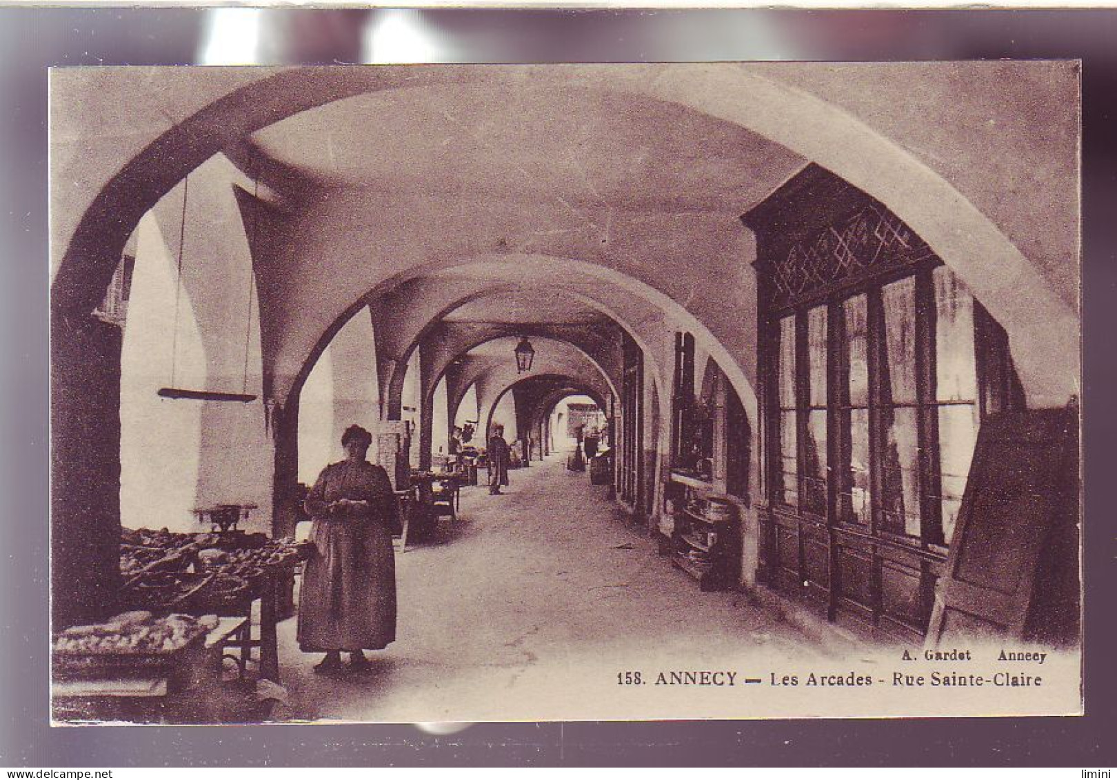 74 - ANNECY - RUE SAINTECLAIRE - Les ARCADES - ANIMÉE - - Annecy