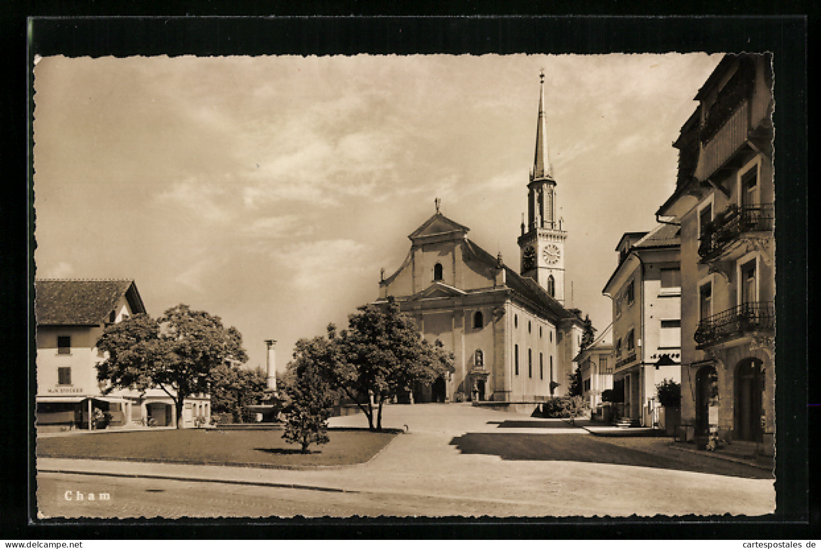 AK Cham, Auf Dem Platz Vor Der Kirche  - Cham