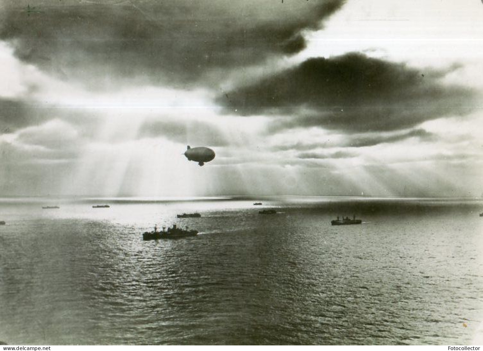Guerre 39 45 : Convoi Maritime Allié Avec Blimp (ballon Dirigeable) - Oorlog, Militair