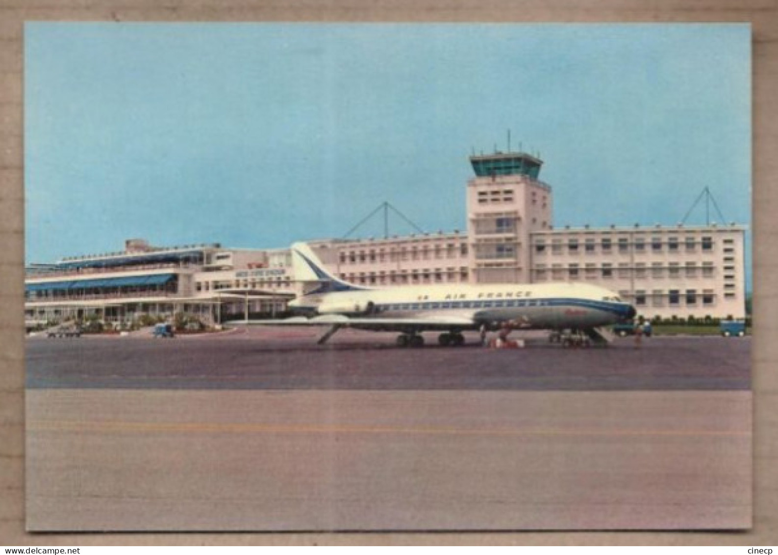 CPSM 06 - NICE - LA CARAVELLE Et L'Aéroport De Nice Côte D'Azur - TB AVION AIR FRANCE ANIMATION Bagagistes - 1946-....: Era Moderna