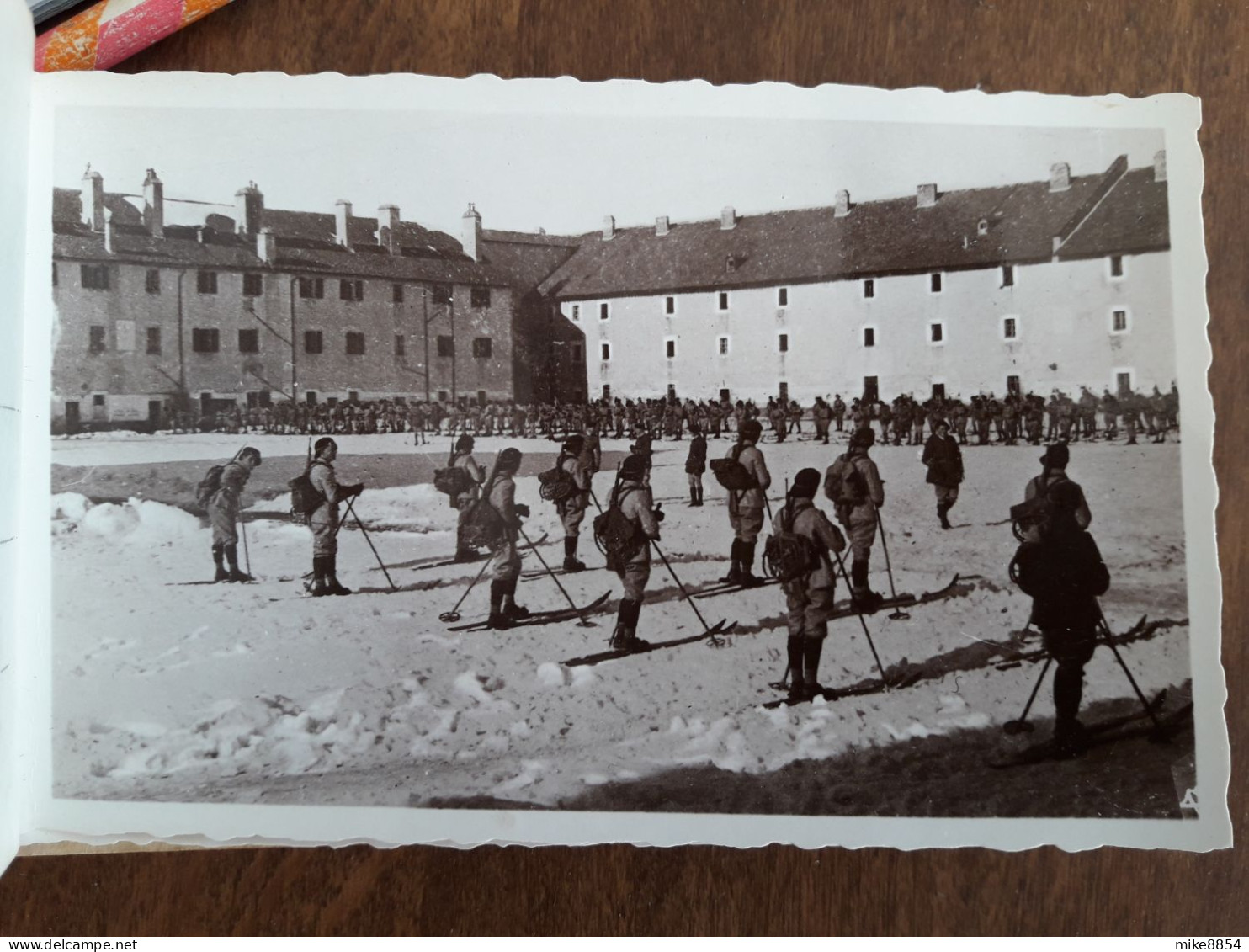 F0111  Carnet  12  CPSM  MONT-LOUIS EN HIVER (Pyr.-Or.) Course de fond - Pistes - Courses de Slalom - Skieurs militaires