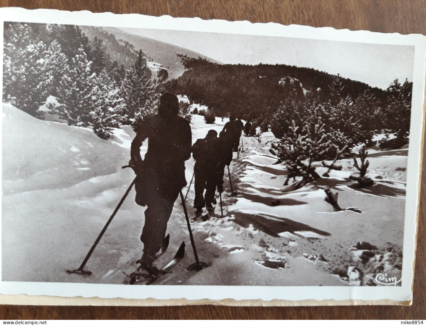 F0111  Carnet  12  CPSM  MONT-LOUIS EN HIVER (Pyr.-Or.) Course de fond - Pistes - Courses de Slalom - Skieurs militaires