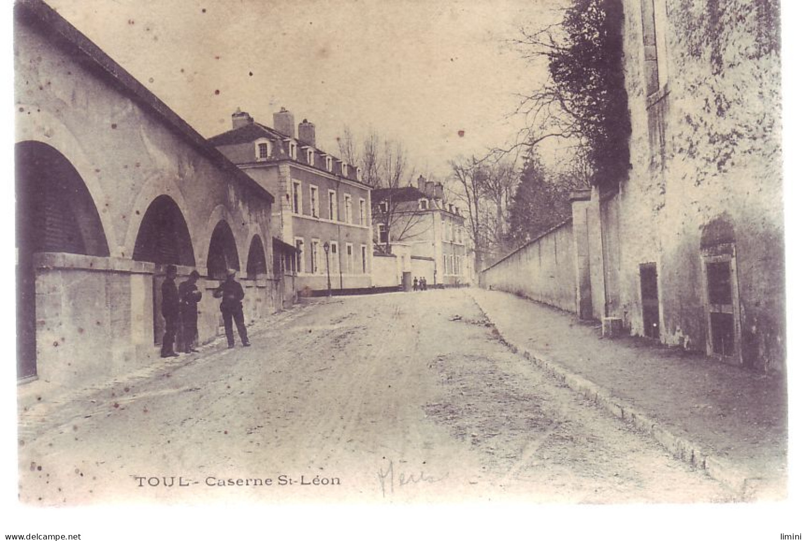 54 - TOUL - CASERNE SAINT LÉON - ANIMÉE -  - Toul