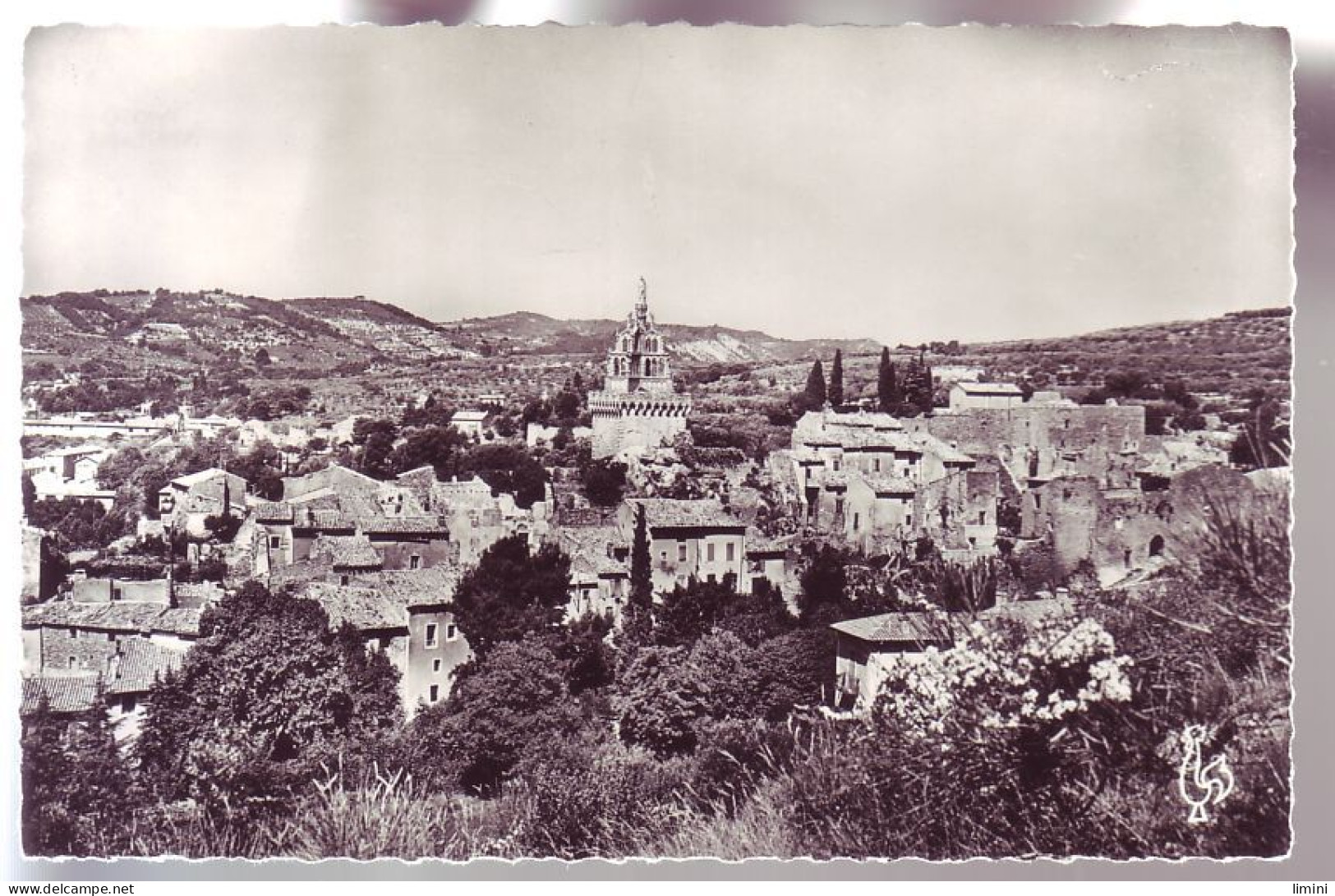 26 - NYONS - VUE GÉNÉRALE Et Sa CHAPELLE BON-SECOURS - - Nyons