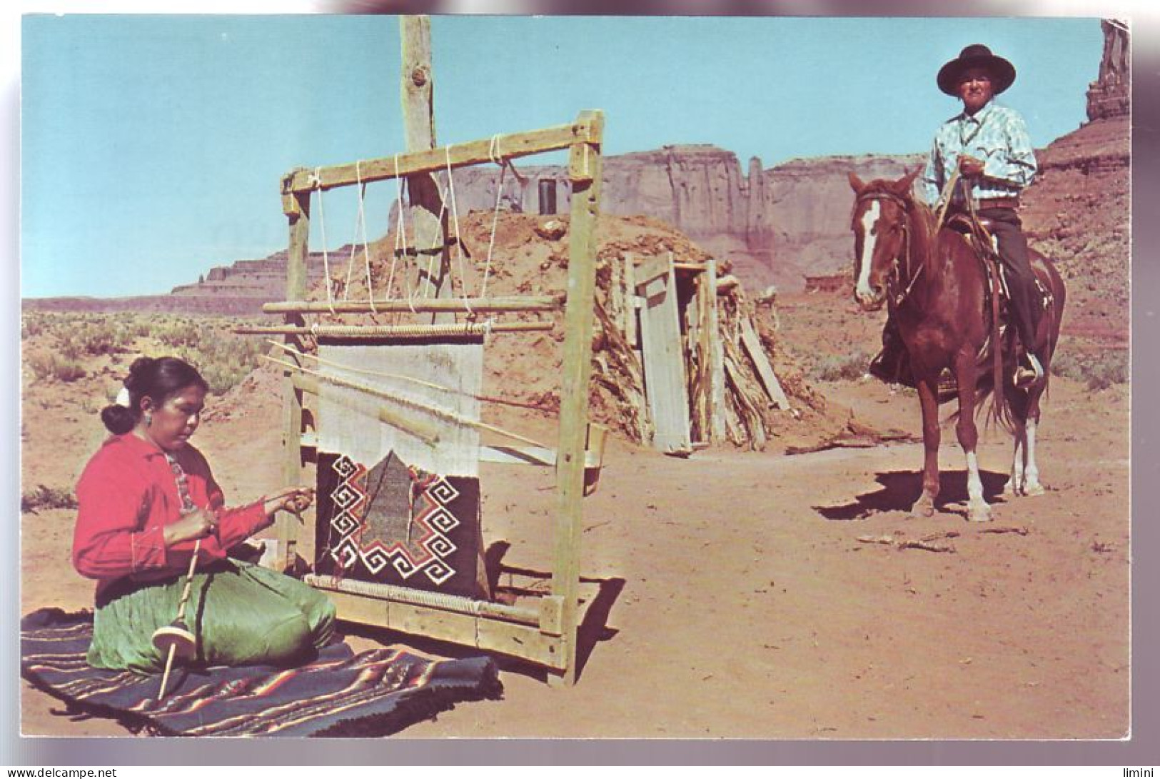USA -  MONUMENT VALLEY -  RUG WEAVING At The FAMILY HOGAN On The NAVAJO - - Other & Unclassified
