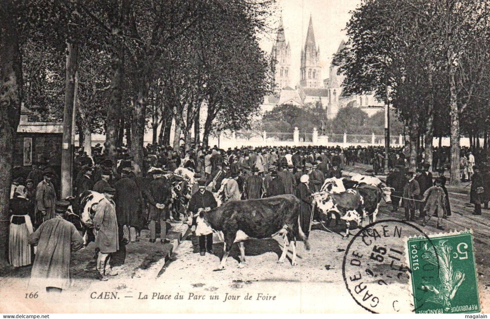 Caen : La Place Du Parc, Un Jour De Foire - Caen