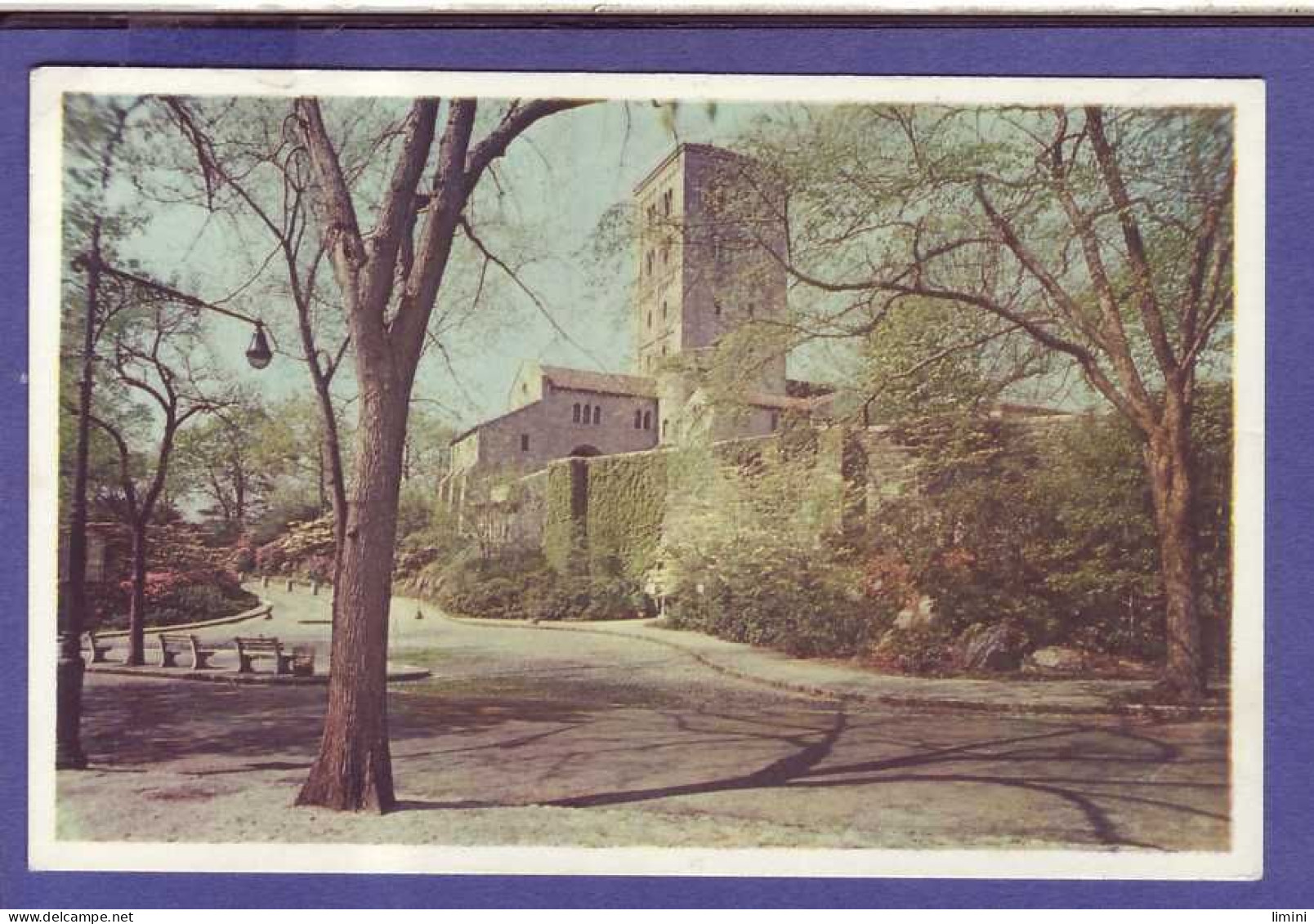 ETATS UNIS - NEW YORK - THE CLOISTERS FROM THE ENTRANCE DRIVE -  - Museen