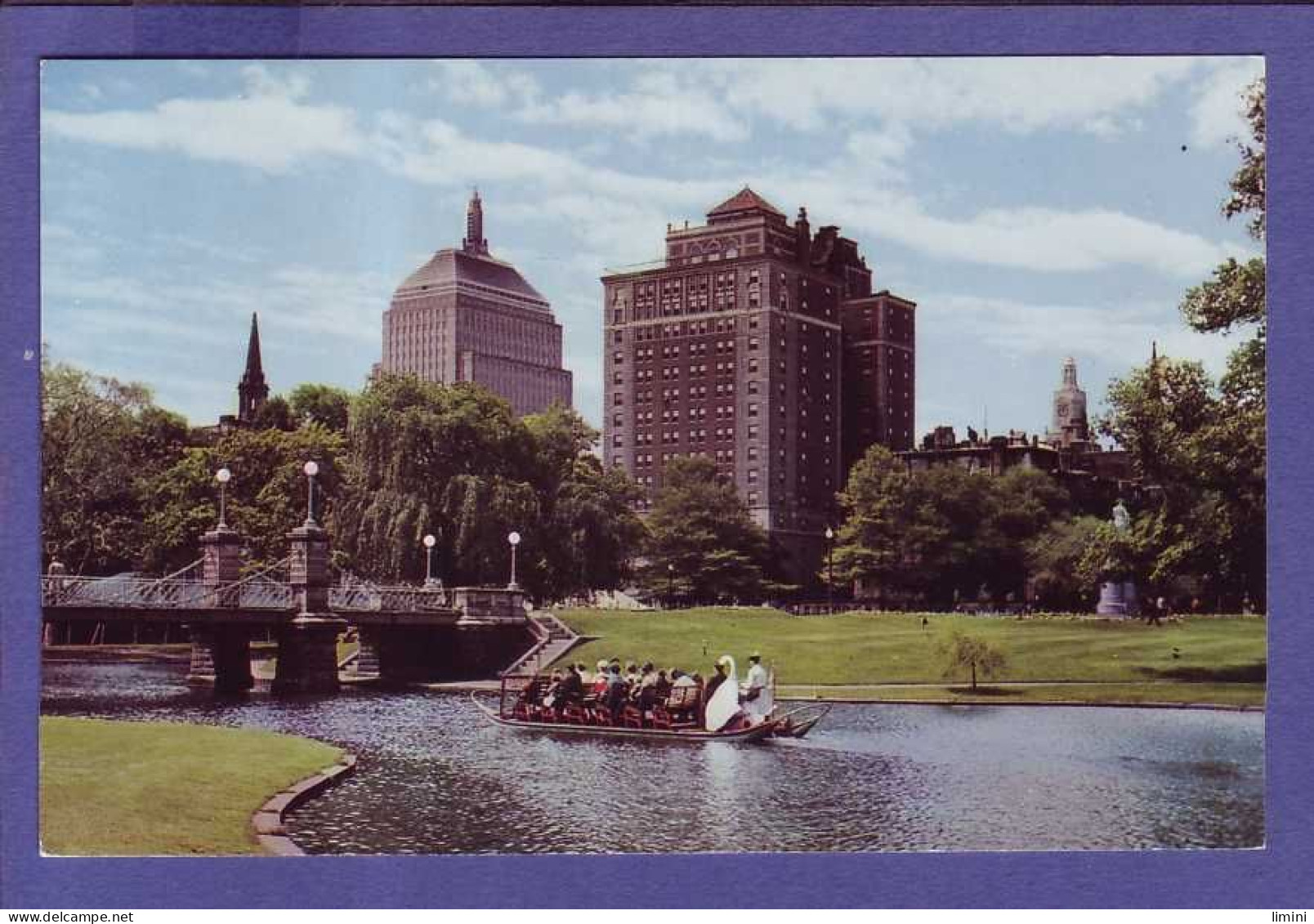 ÉTATS UNIS - BOSTON  MASSACHUSETTS -  SWAN BOAT ON BEAUTIFUL PUBLIC GARDEN - - Boston