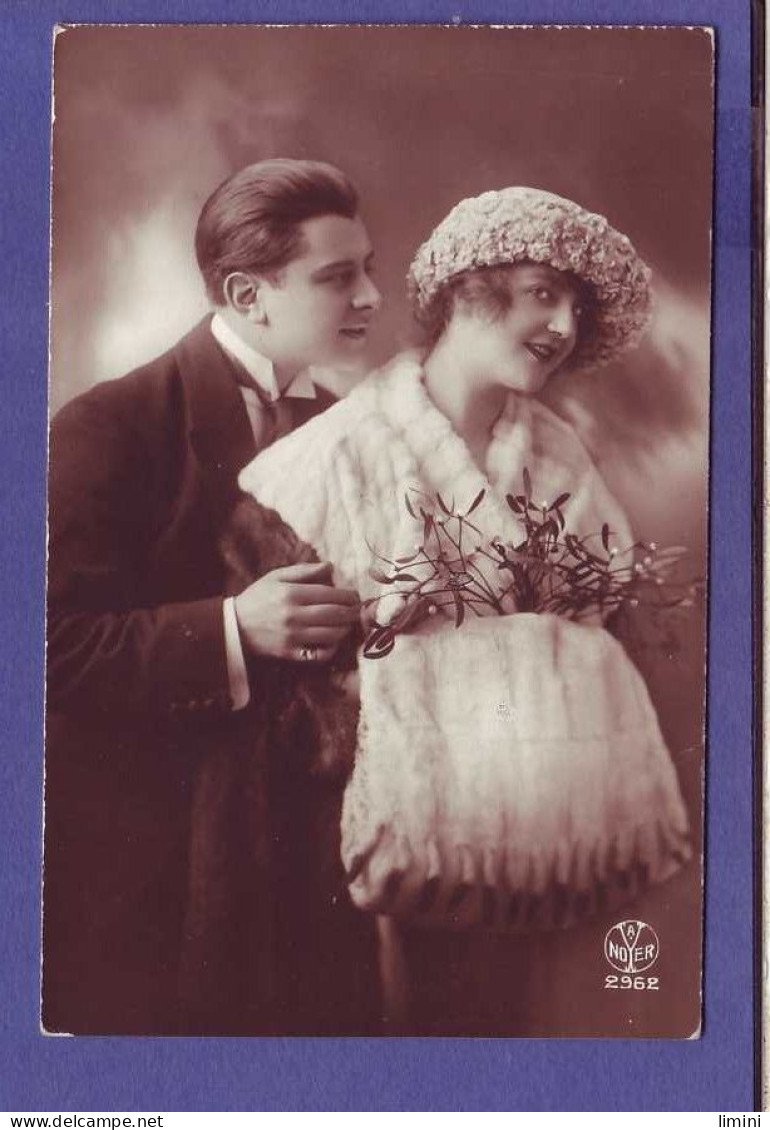 COUPLE - FEMME Et HOMME COSTUMÉ -  - Coppie