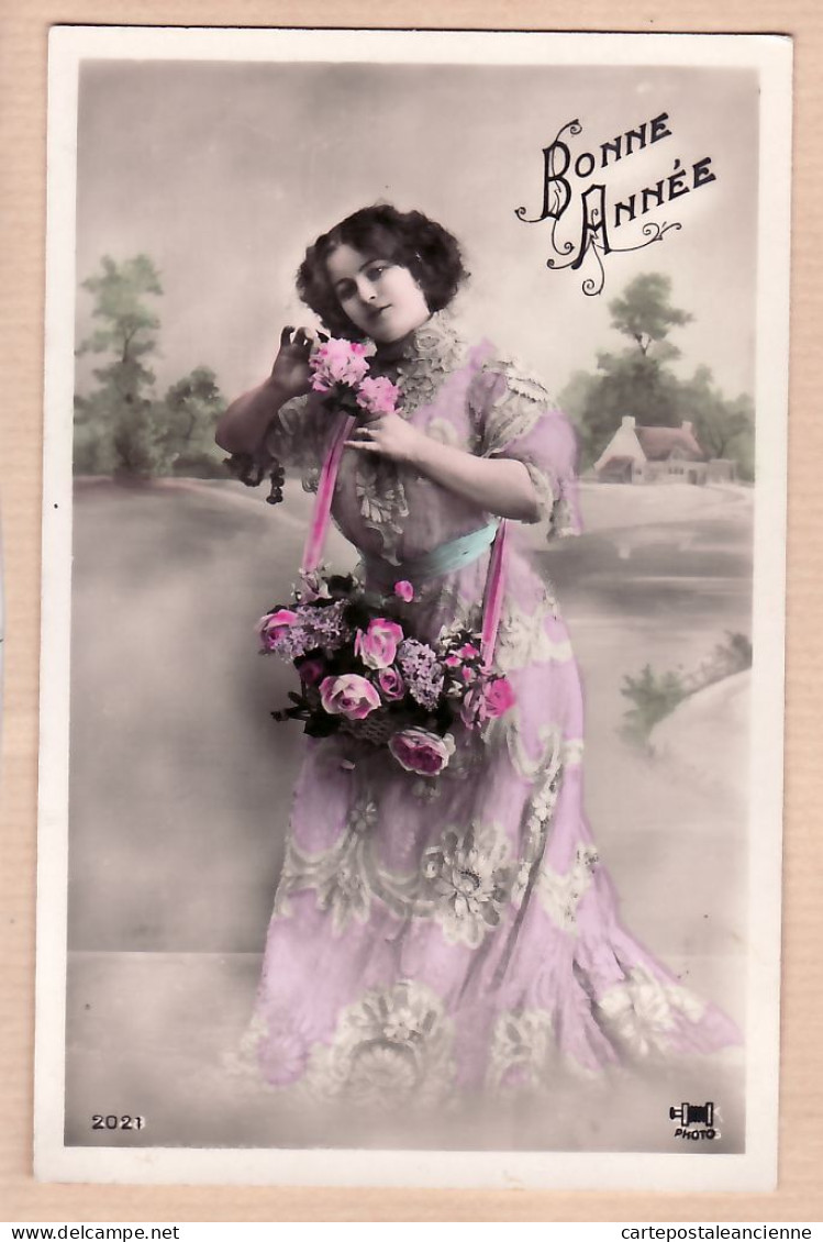 38687  / ⭐ BONNE ANNEE Femme Aux Roses Postée 01.01.1913 à VECHAMBRE Institutrice CHAMBEUIL CANTAL - Photo 2021 - Nieuwjaar