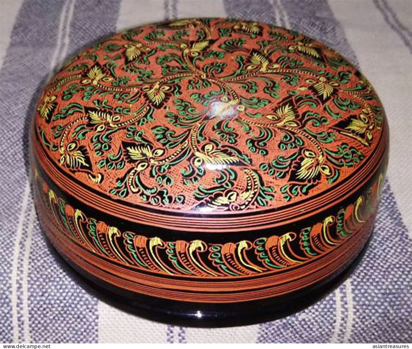 Newer Burma  Regular 2-piece Hand-painted, Hand Etched Covered Box Intricate Work Ca 1990 - Asian Art