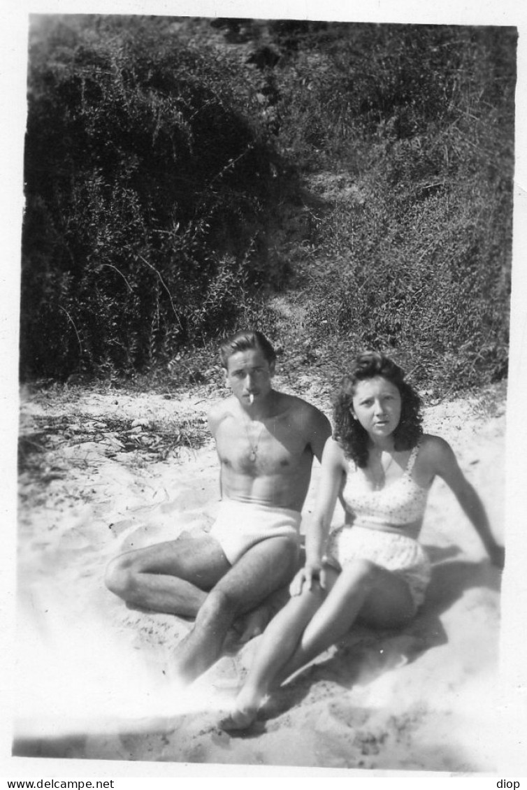 Photo Vintage Paris Snap Shop -couple Sexy Bikiny Plage Beach - Anonymous Persons