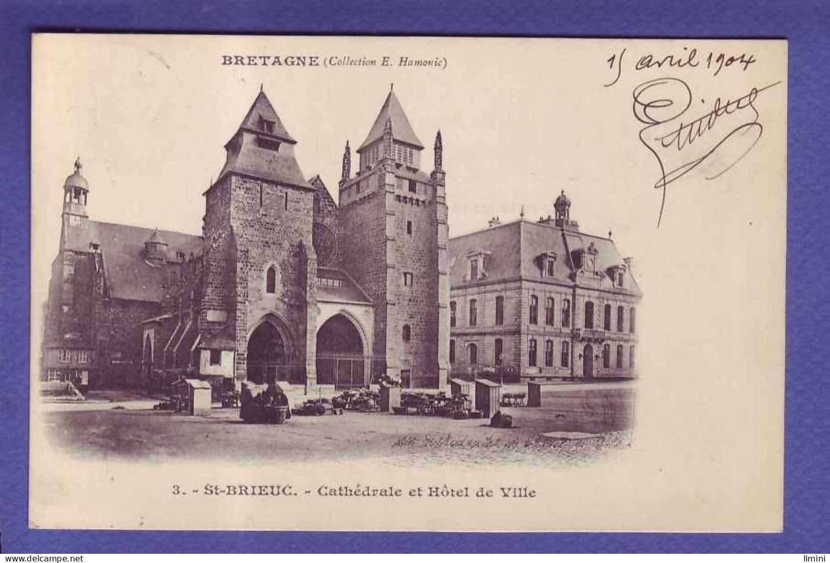 22 - SAINT BRIEUC - CATHÉDRALE Et HÔTEL De VILLE -ANIMÉE - MARCHÉ - - Saint-Brieuc