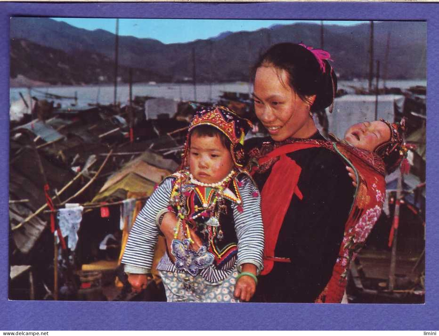 HONG KONG - FEMME ET ENFANT EN COSTUME -  - China (Hongkong)