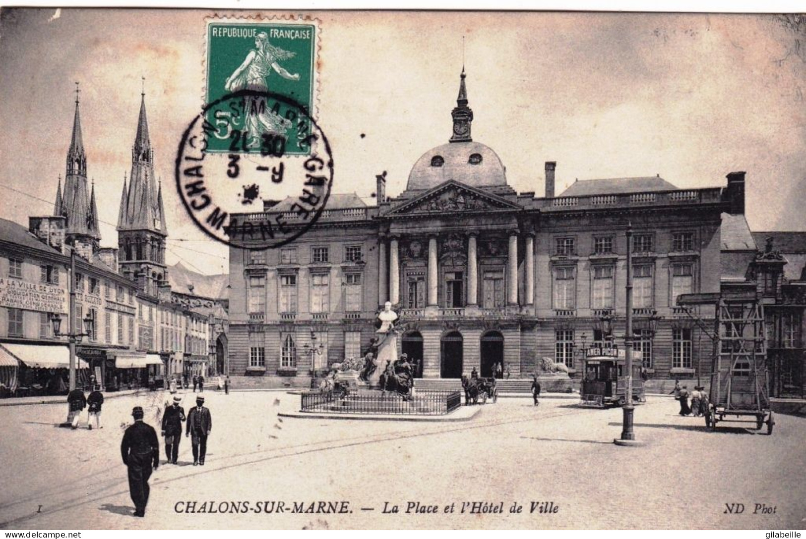 51 - Marne - CHALONS Sur MARNE - La Place De L Hotel De Ville - Châlons-sur-Marne