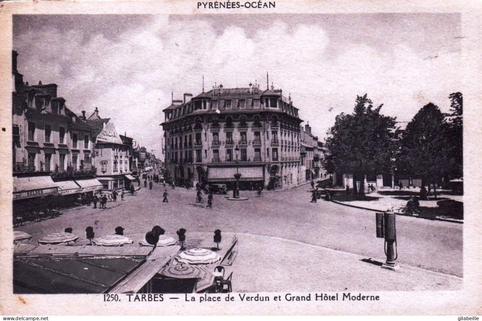 65 - Hautes Pyrenees - TARBES - La Place De Verdun Et Grand Hotel Moderne - Tarbes