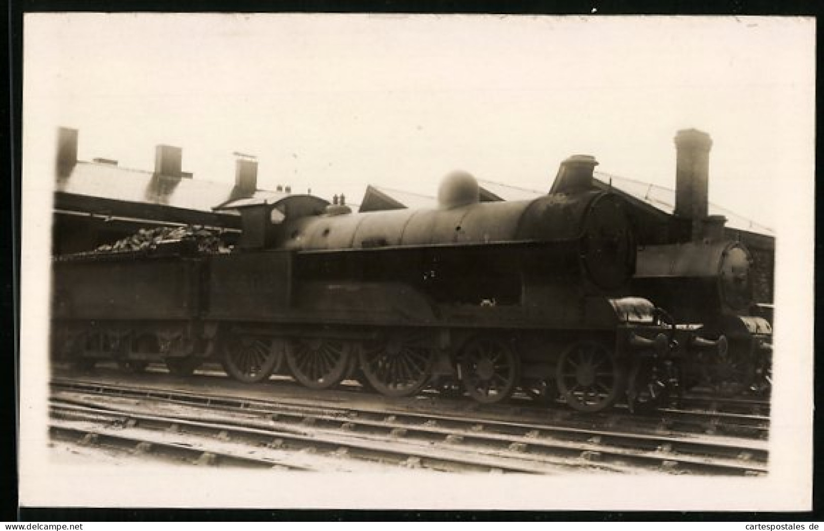 Photo Pc Englische Eisenbahn Mit Kennung 5502 Im Bahnhof Stehend  - Treni