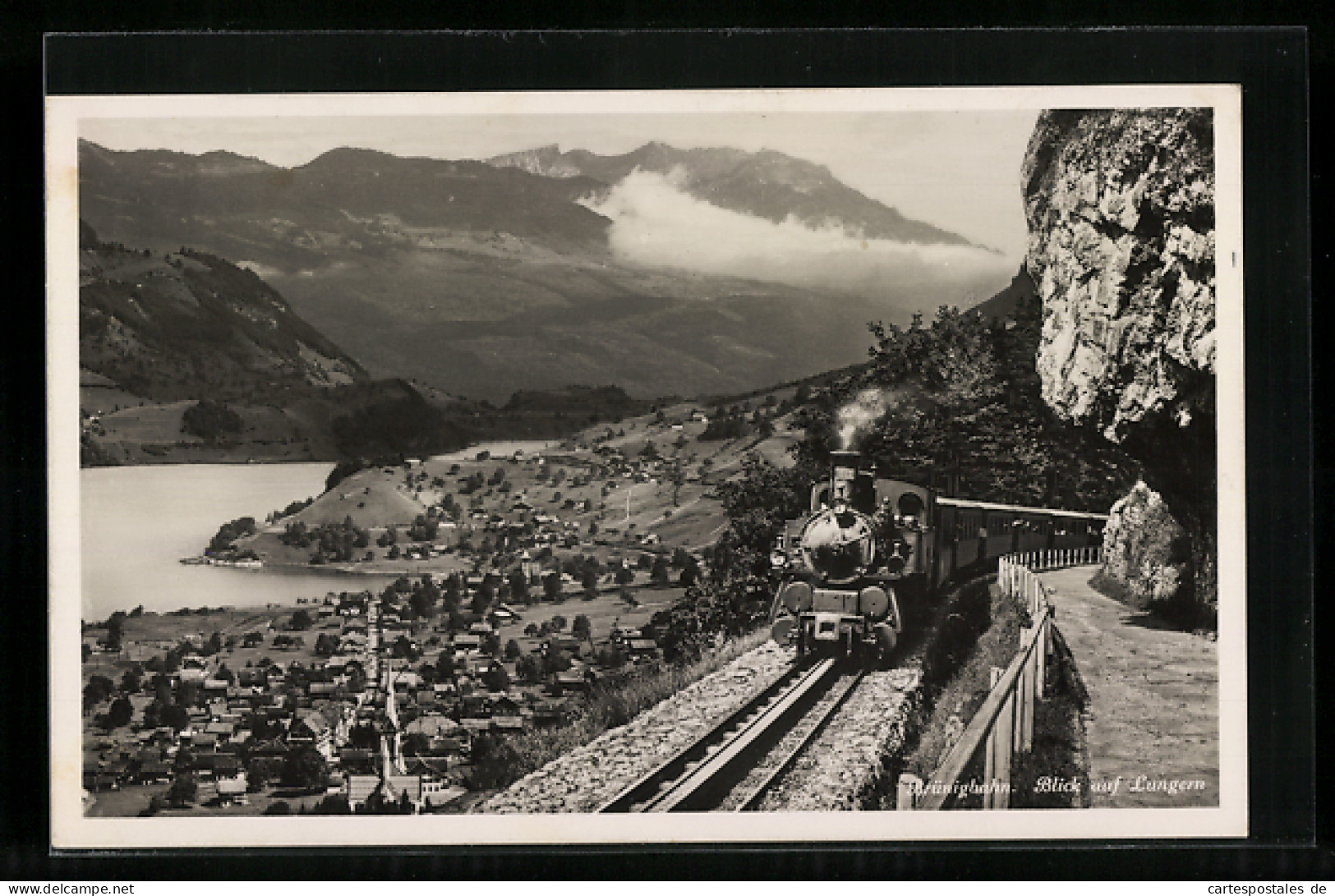 AK Lungern, Brünigbahn Mit Blick Auf Den Ort, Bergbahn  - Altri & Non Classificati