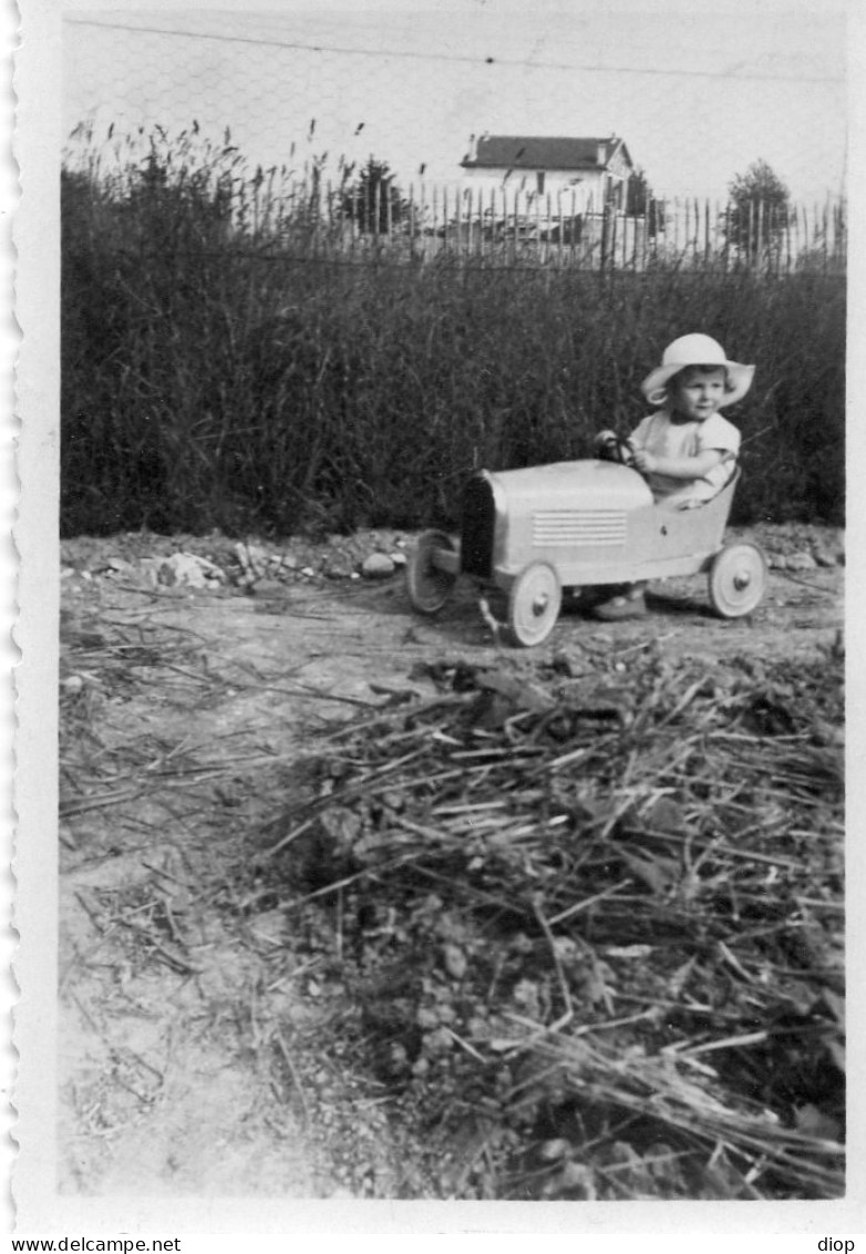 Photo Vintage Paris Snap Shop - Enfant Voiture P&eacute;dales Voiturette Jouet Toy - Autres & Non Classés