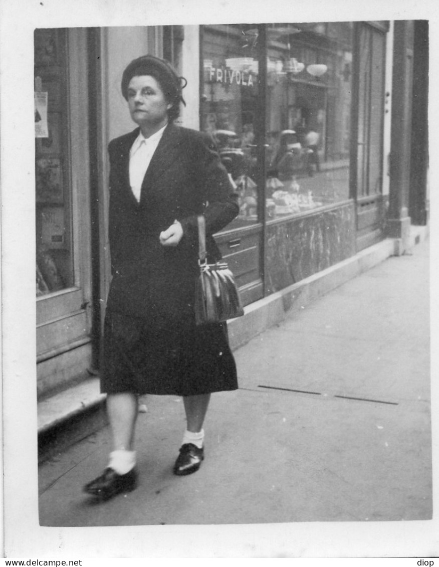 Photo Vintage Paris Snap Shop -femme Women  - Anonieme Personen