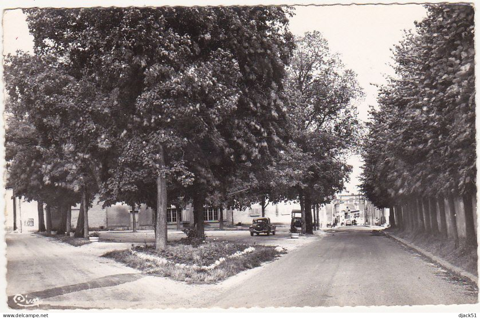 51 - AMBONNAY (Marne) - Place Barancourt (Voitures) - Altri & Non Classificati