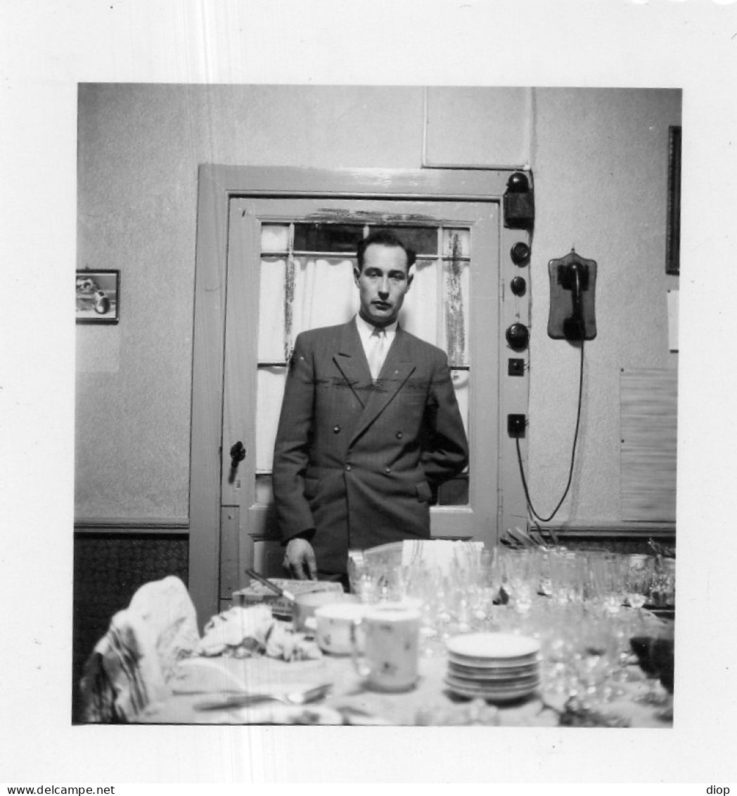 Photo Vintage Paris Snap Shop-homme Men Telephone Phone  - Anonymous Persons