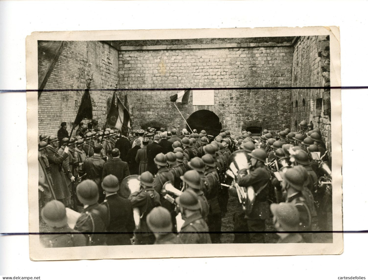 PHOTOGRAPHIE . Militaire. VERDUN. Fort De SOUVILLE. Inauguration, Soldats, Drapeau . Année  1936 - Places