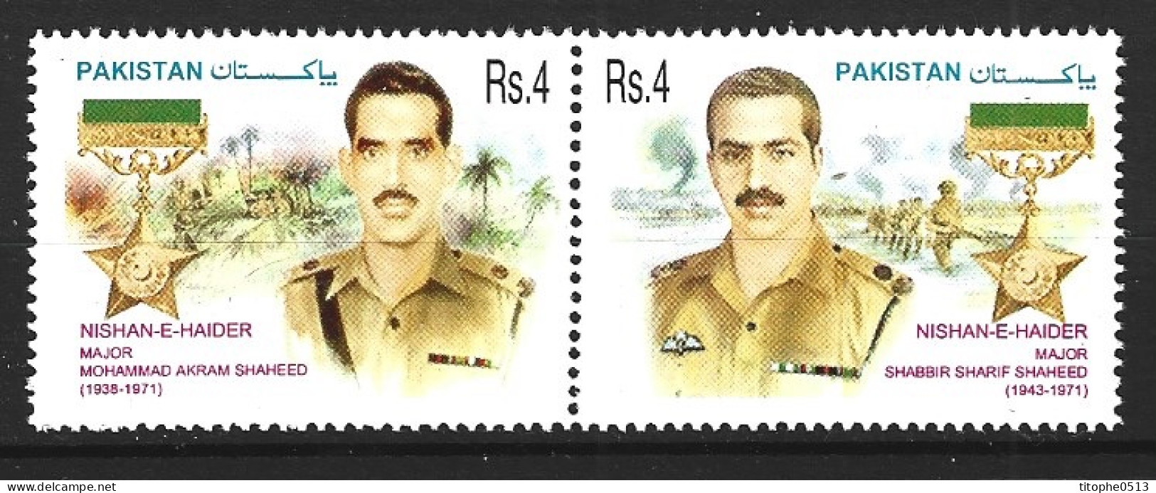 PAKISTAN. N°1061-2 De 2001. Médailles Militaires. - Militares