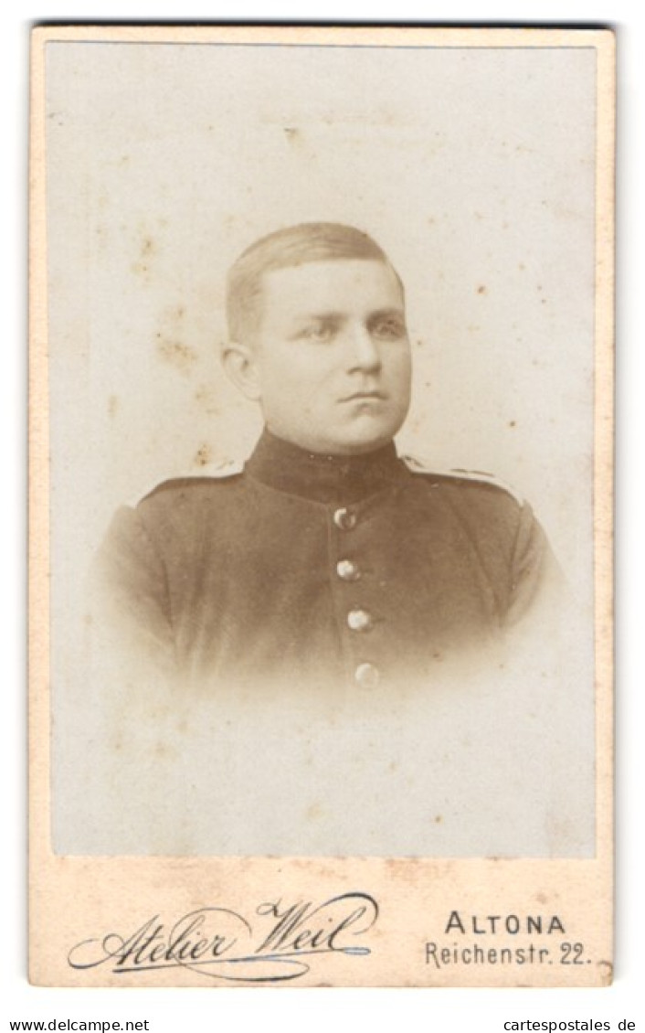 Fotografie Atelier Weil, Altona, Hamburger Soldat In Uniform  - Anonyme Personen