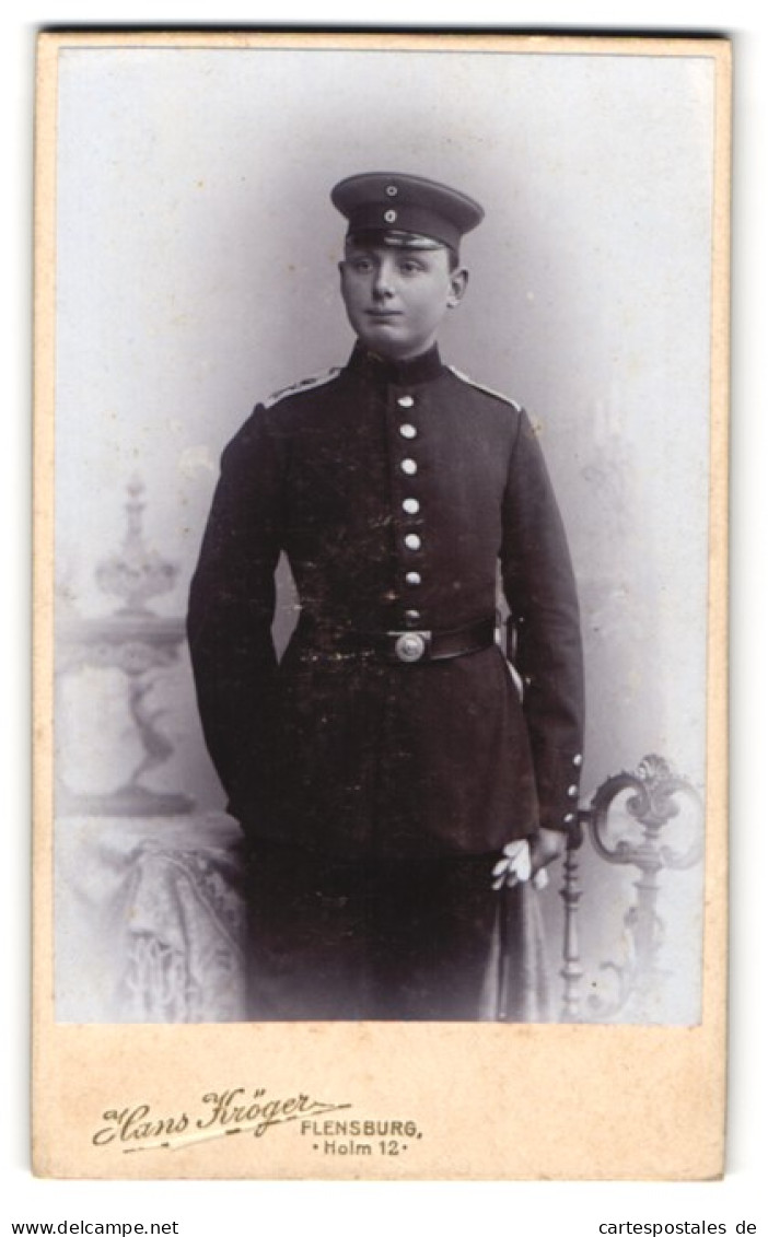 Fotografie Hans Kröger, Flensburg, Junger Soldat In Uniform Mit Bajonett  - Anonieme Personen