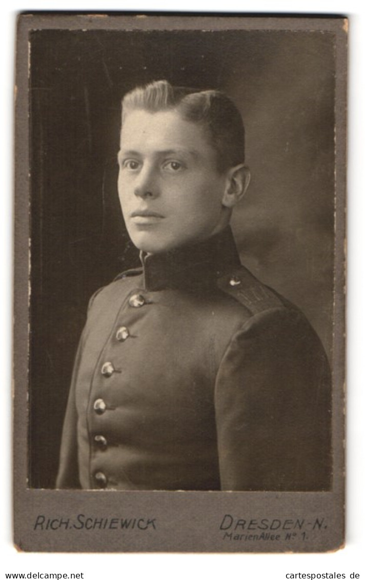 Fotografie Rich. Schiewick, Dresden, Junger Sächsischer Soldat In Uniform Rgt. 177  - Anonyme Personen