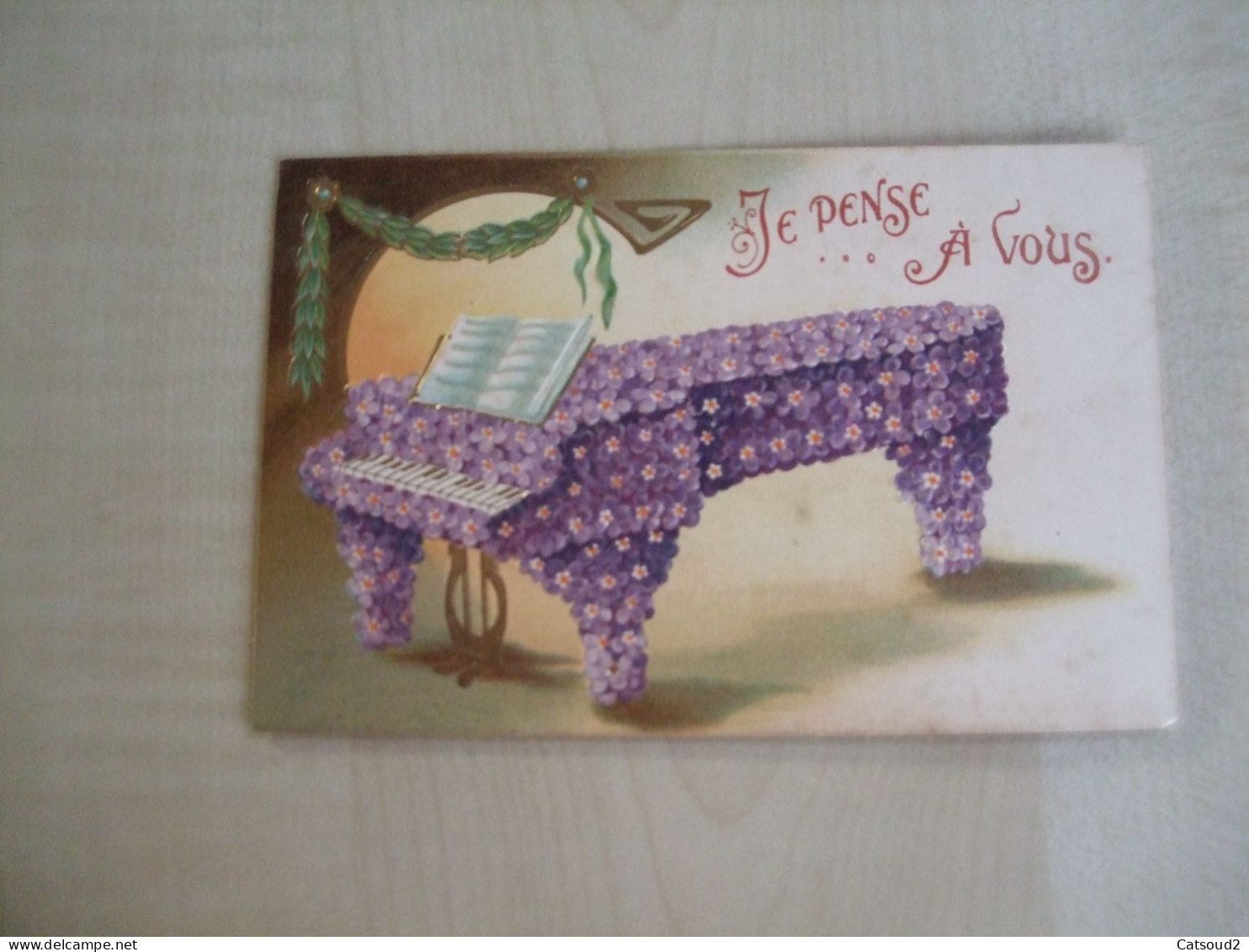 Carte Postale Ancienne En Relief JE PENSE A VOUS Piano Fleuri - Altri & Non Classificati