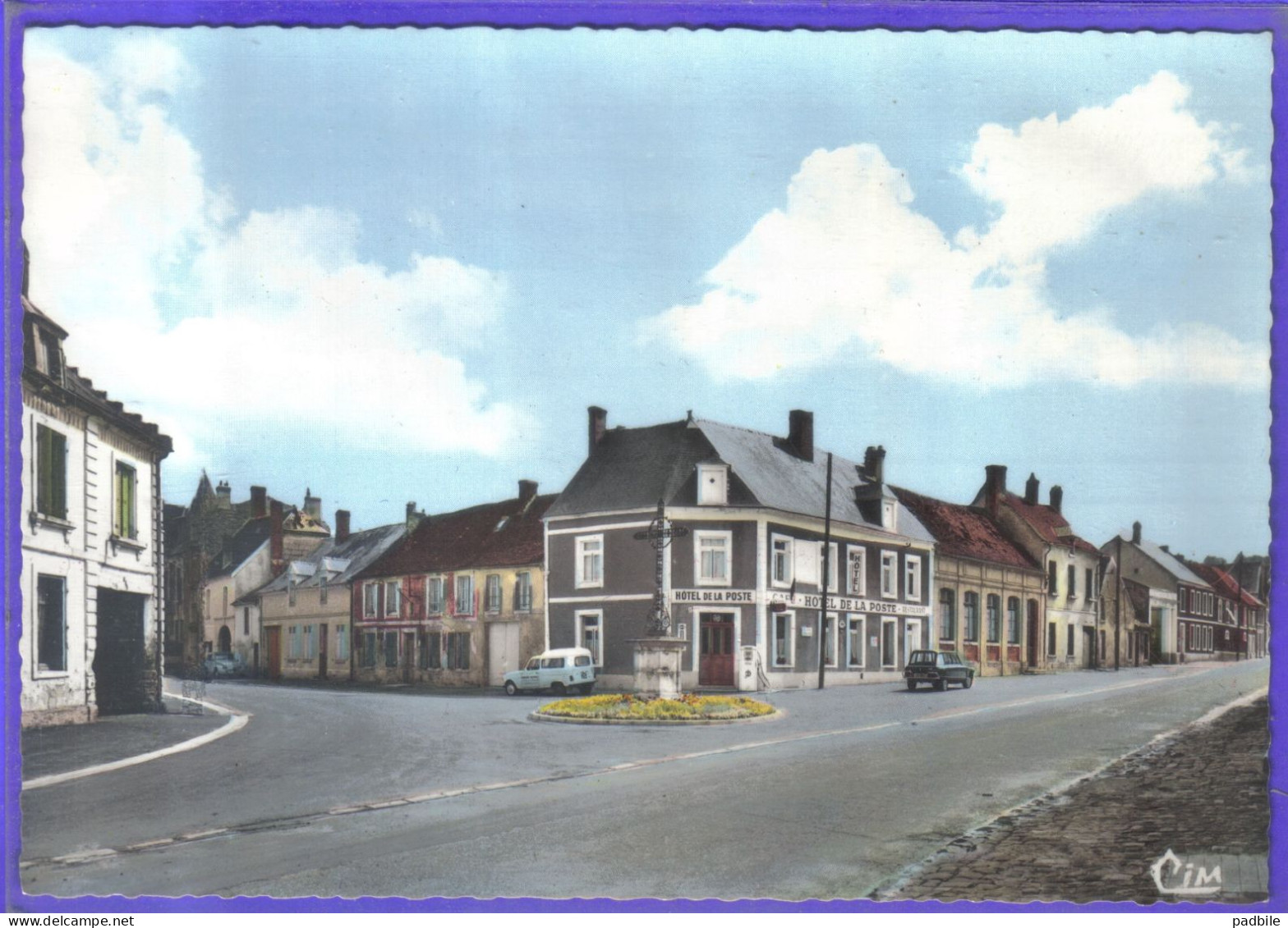 Carte Postale 02. Festieux  Hotel De La Poste R. Lefeuvre Propr.  Renault 4L Ami 6 Citroën  Très Beau Plan - Autres & Non Classés