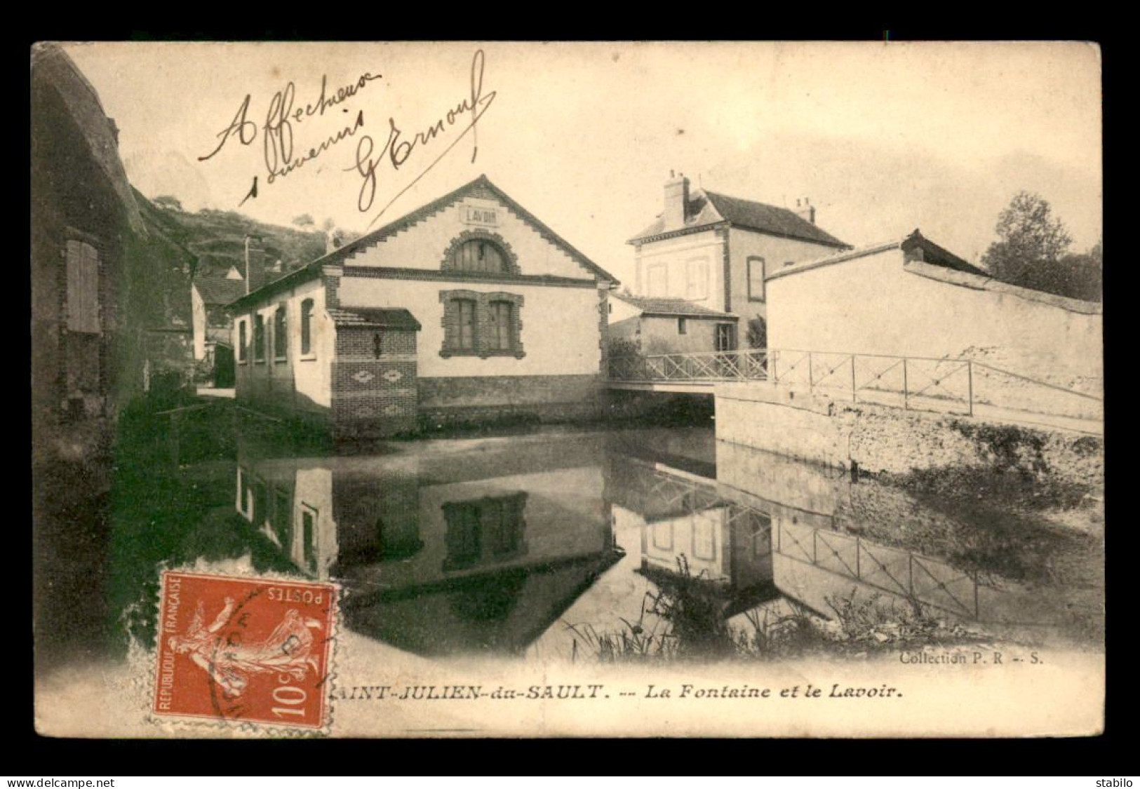 89 - SAINT-JULIEN-DU-SAULT - LA FONTAINE ET LE LAVOIR - Saint Julien Du Sault