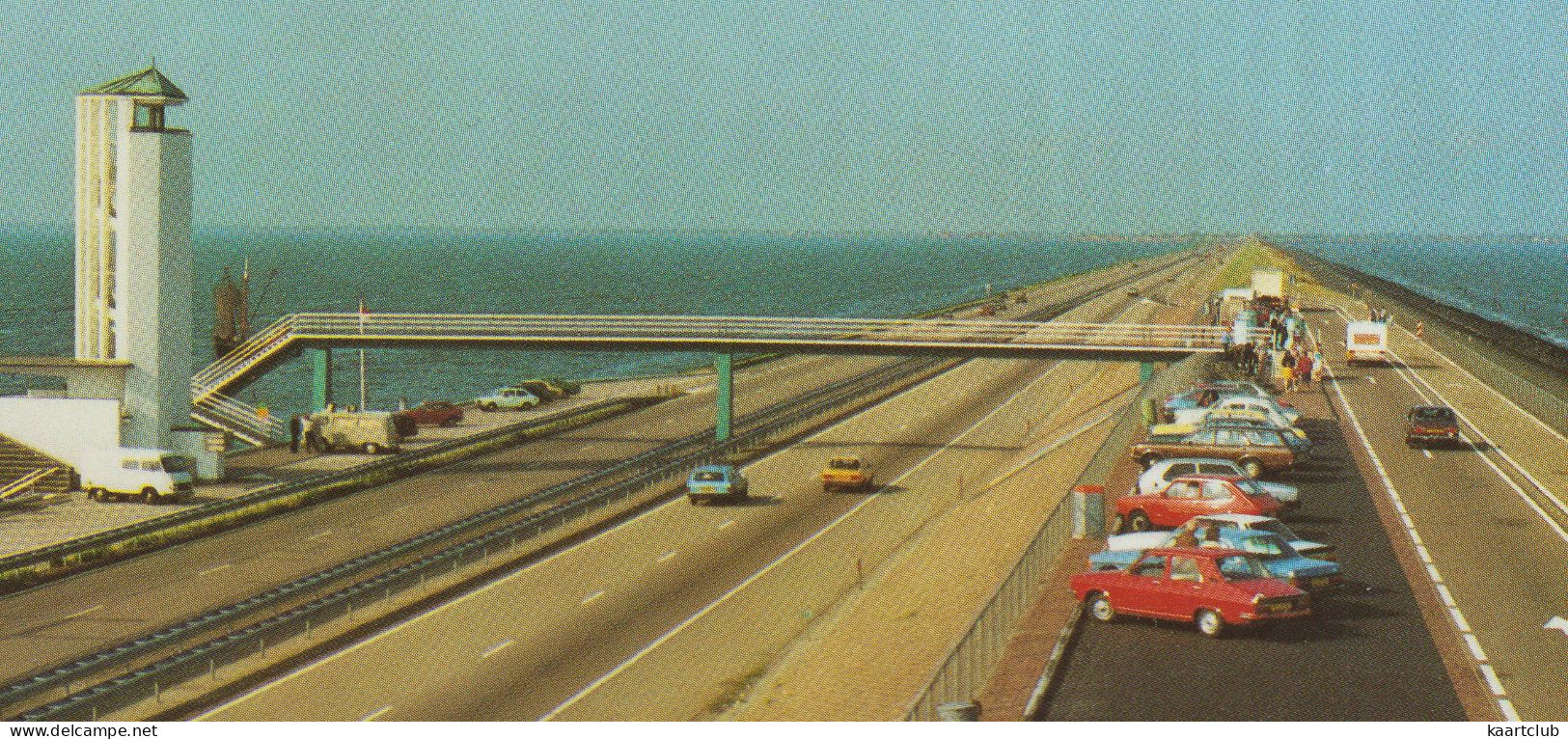 De Afsluitdijk: RENAULT 12, MERCEDES W123, FIAT 127, VW GOLF, T-BUS, HANOMAG-HENSCHEL, FORD TAUNUS TURNIER - (Holland) - Voitures De Tourisme