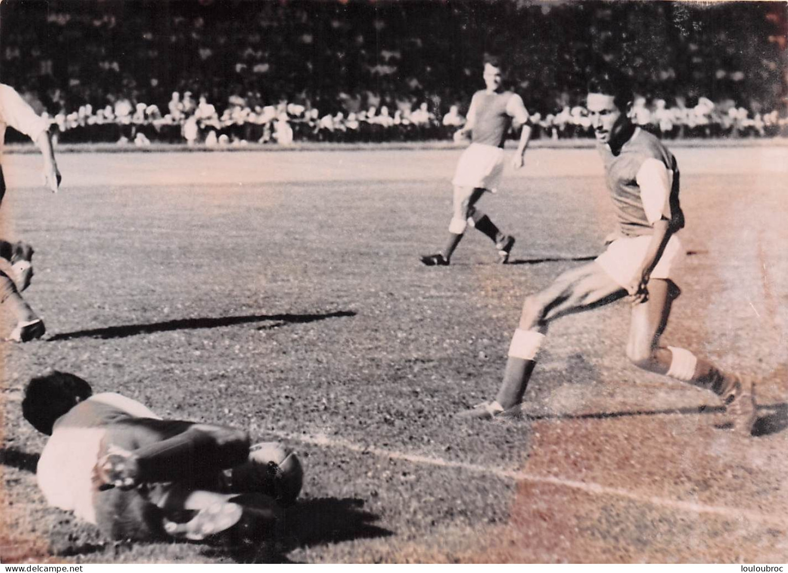 FOOTBALL C.A.P. CONTRE REIMS MATCH AMICAL 08/1961 VICTOIRE DE REIMS 2-1 TIR DE AKESBI PHOTO 18 X 13 CM - Sporten