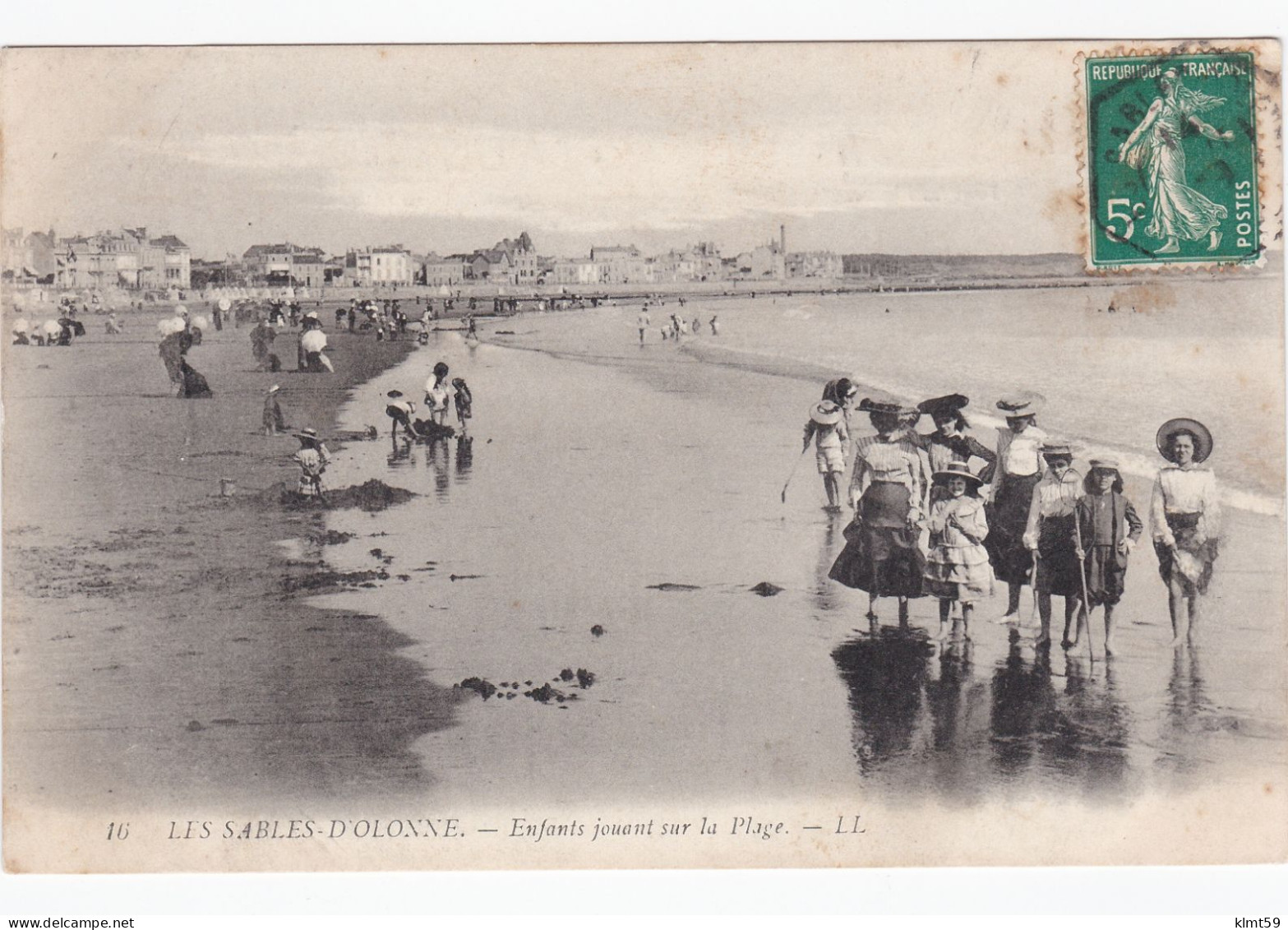 Les Sables-d'Olonne - Enfants Jouant Sur La Plage - Sables D'Olonne