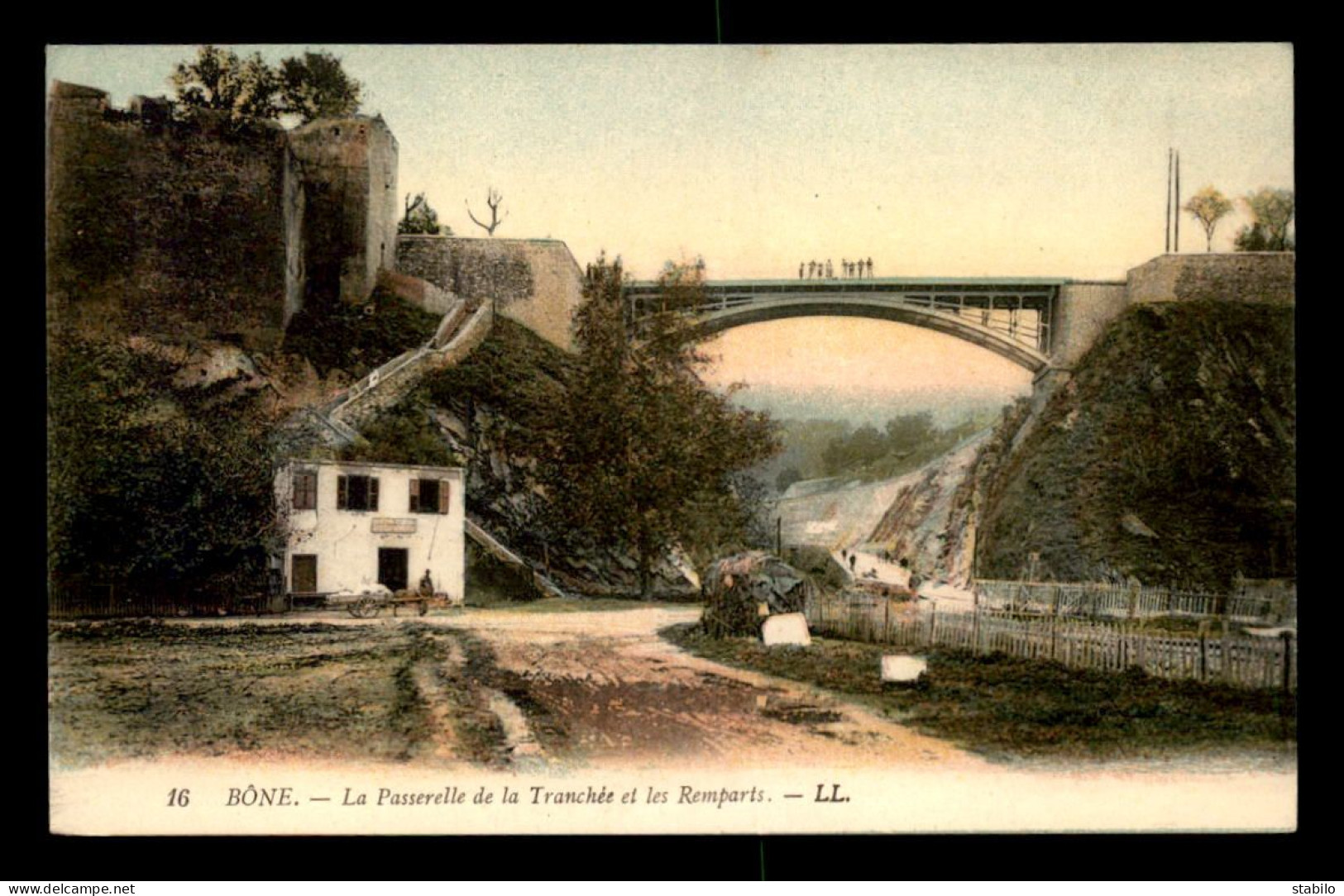 ALGERIE - BONE - LA PASSERELLE DE LA TRANCHEE ET LES REMPARTS - CARTE COLORISEE - Annaba (Bône)