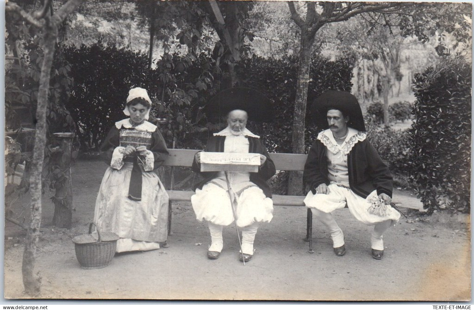 44 GUERANDE - CARTE PHOTO - Lecture Des Nouvelles  - Guérande