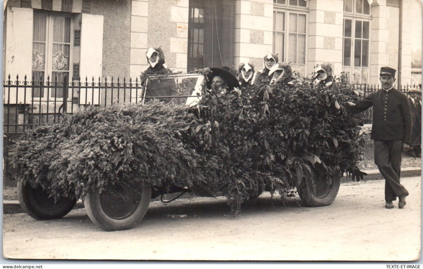 37 GIZEUX - CARTE PHOTO - Carnaval 1928, Voiture Des Oiseaux  - Sonstige & Ohne Zuordnung