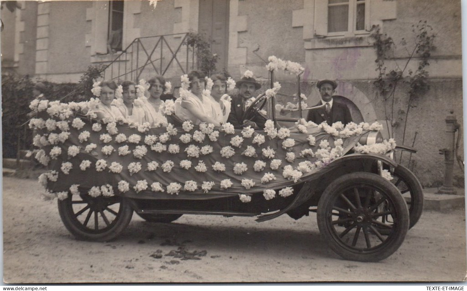 37 GIZEUX - CARTE PHOTO - Carnaval 1928, Voiture Des Reines  - Other & Unclassified